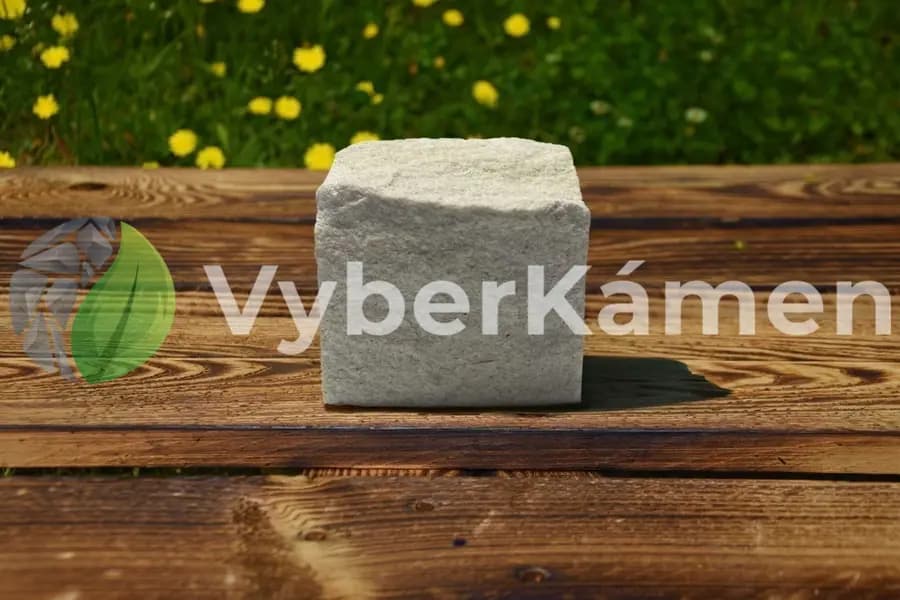Pískovcová štípaná kostka béžová, jemnozrnná